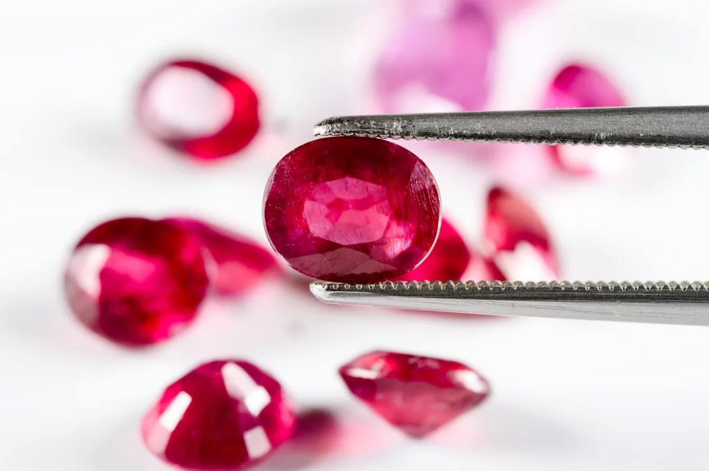 赤い宝石の代表ルビー | カラッツ Gem Magazine