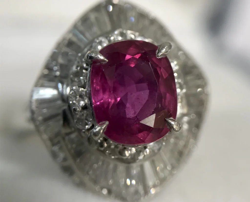 【鉱物標本】ビルマ産ルビー ビルマ産ピジョンブラッドルビー 1.41ct【品質保証書/GRS鑑別