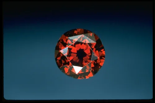 世界に30個！？ 奇跡の宝石”レッドダイヤモンド” | カラッツ Gem Magazine