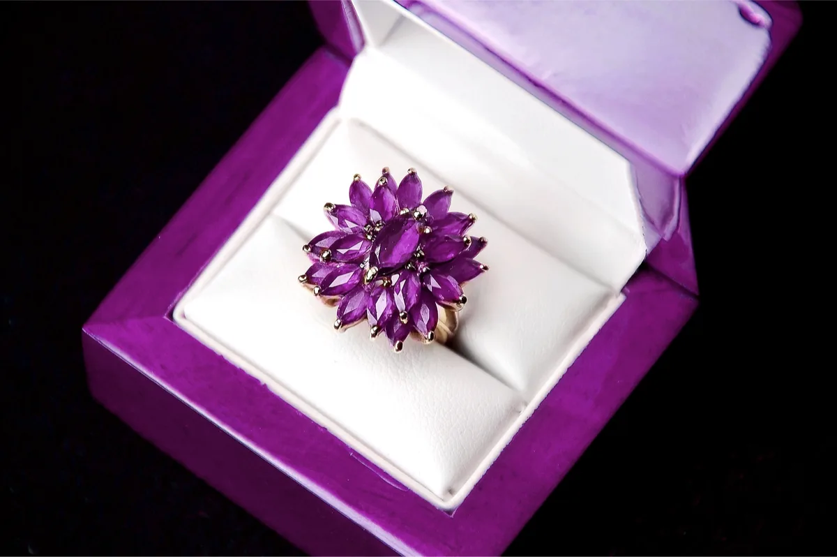 硬度7 アメシスト 宝石の国 28キャラを宝石屋が全力で解説する カラッツ Gem Magazine