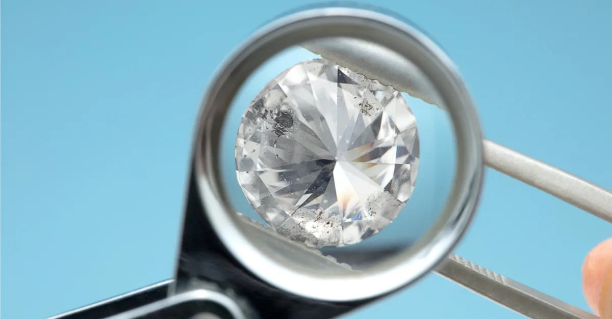 ダイヤのインクルージョン 内包物 ができる理由と種類を知りたい カラッツ Gem Magazine