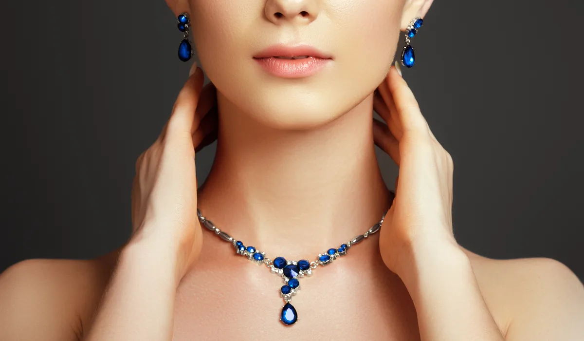 アクセサリー超大量まとめ 指輪 宝石 ジュエリー イヤリング 喜平ネックレスなど フォーマルな場でのジュエリーは？冠婚葬祭、宝石のルール | カラッツ