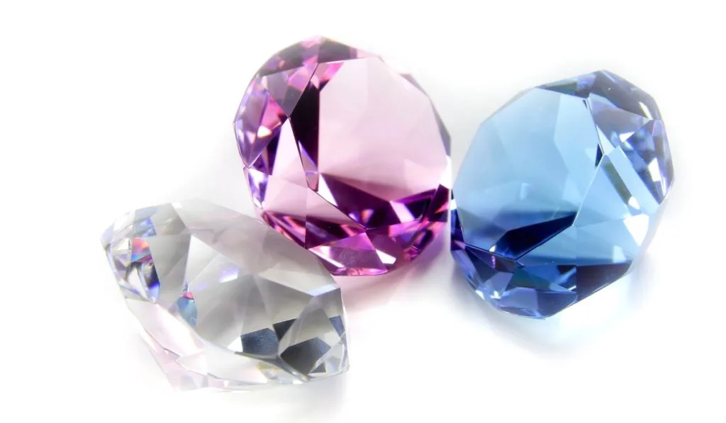 ダイヤモンドの性質と美しさの秘密 | カラッツ Gem Magazine