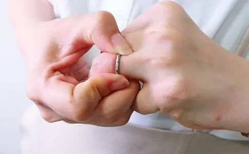 指輪が抜けない時の対処法