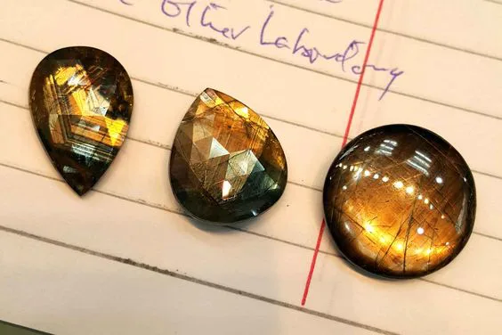 金色に輝く『ゴールドシーンサファイア』その3つの魅力について 
