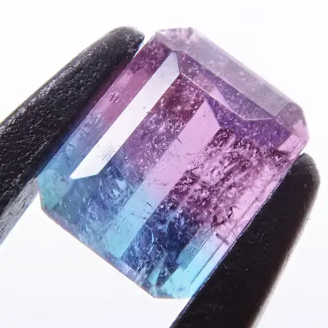 パライバトルマリンとは｜特徴、産地、偽物、施される処理など