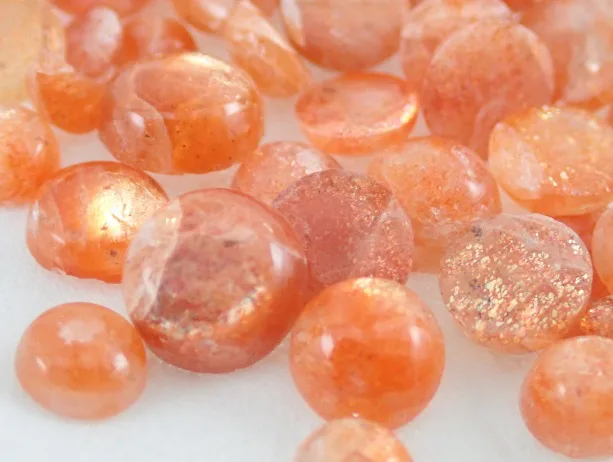 ムーンストーンVSサンストーン、あなたはどっち派？太陽と月の名を