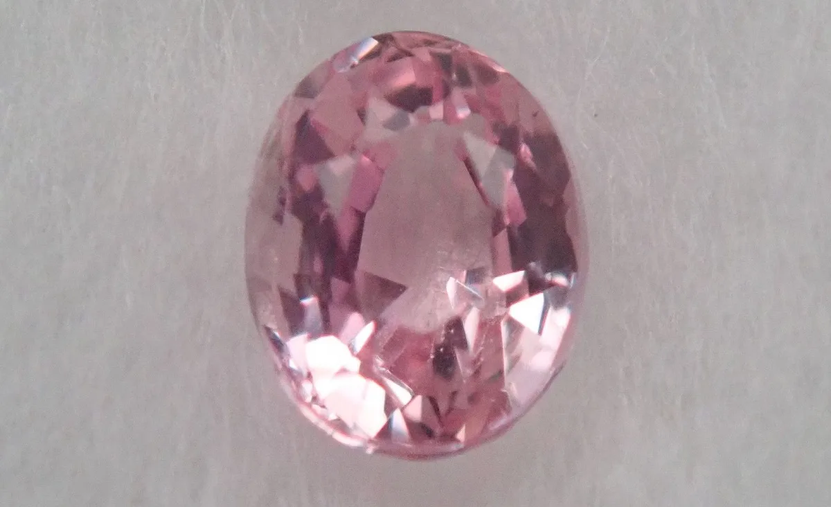 ピンクのタンザナイトがあるって本当？価値は？入手方法は？ピンク