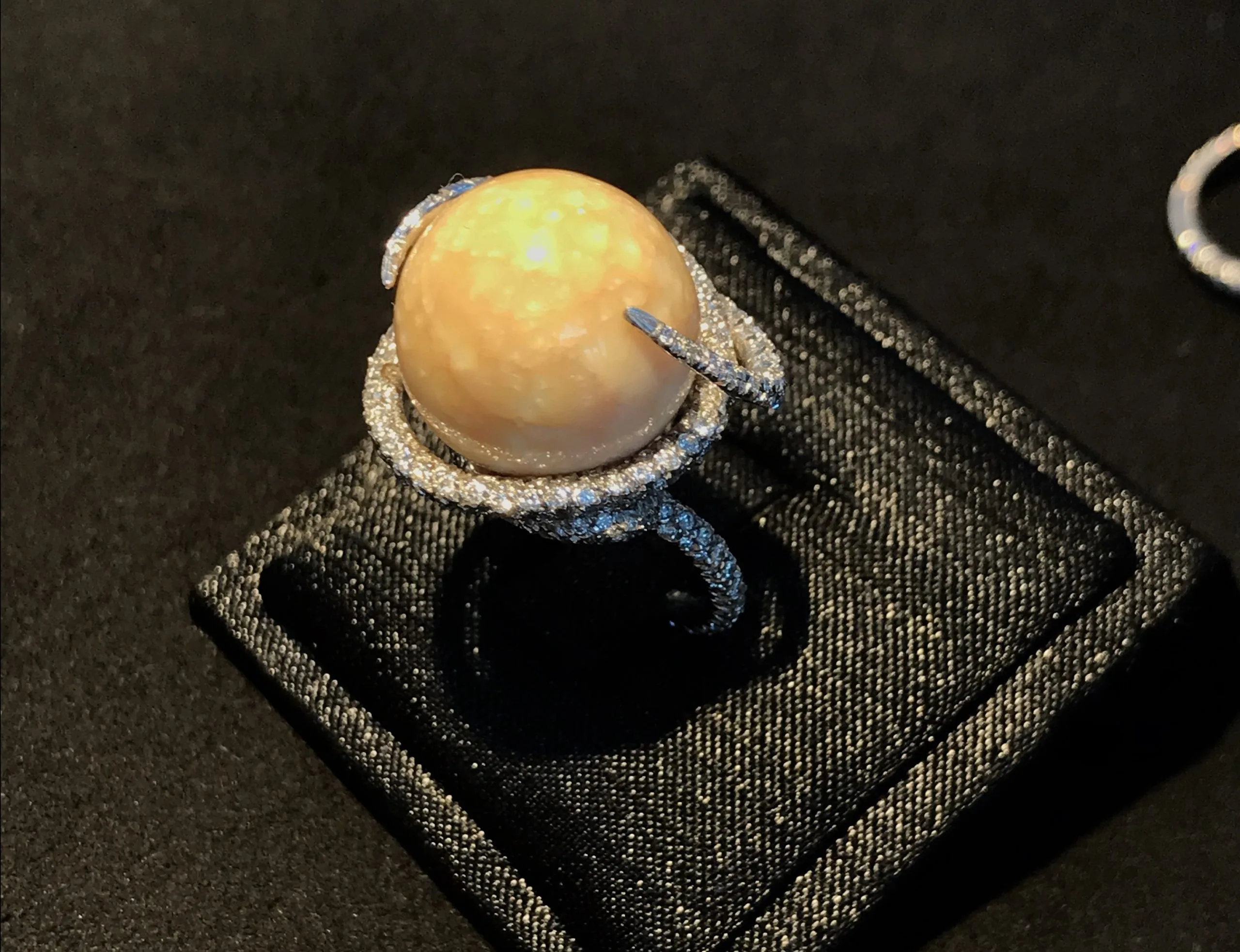 超稀少の真珠、天然メロパールとは？ | カラッツ Gem Magazine