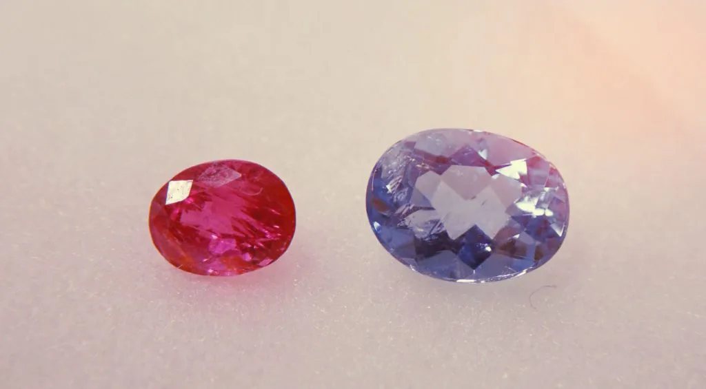 宝石ルース 高品質 タイ産 チャンタブリ 天然ルビー コランダムCorundum ルビー 1.072ct 指輪 プラチナ リング 中央宝石研究所鑑別書付き 1ct