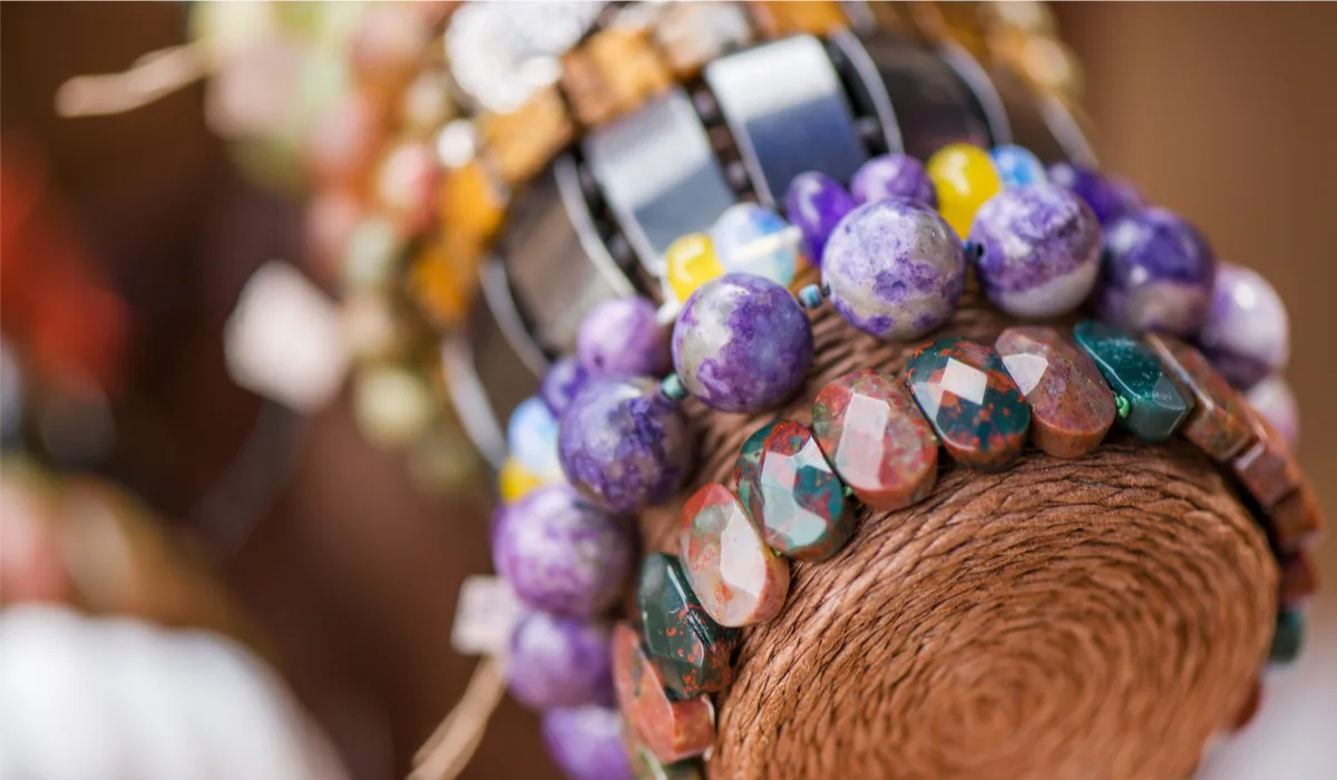 スギライトは日本で発見された！？高貴なパープルカラーが魅力