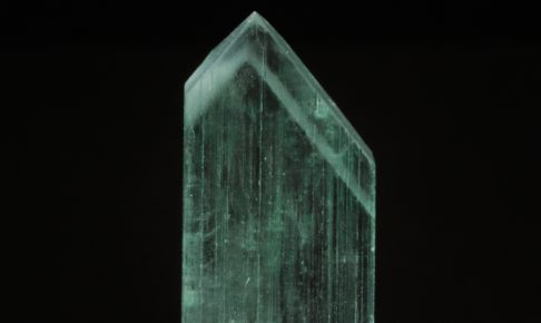 ヒデナイト 結晶