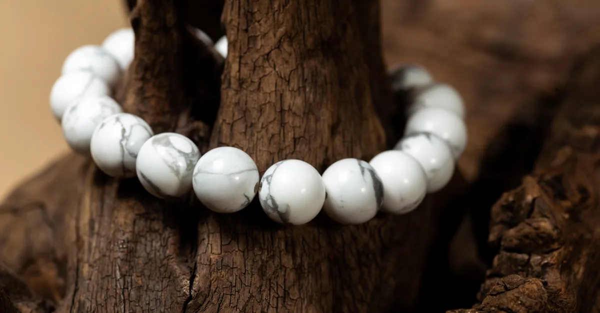 実は別の鉱物？謎多き ハウライトについて | カラッツ Gem Magazine