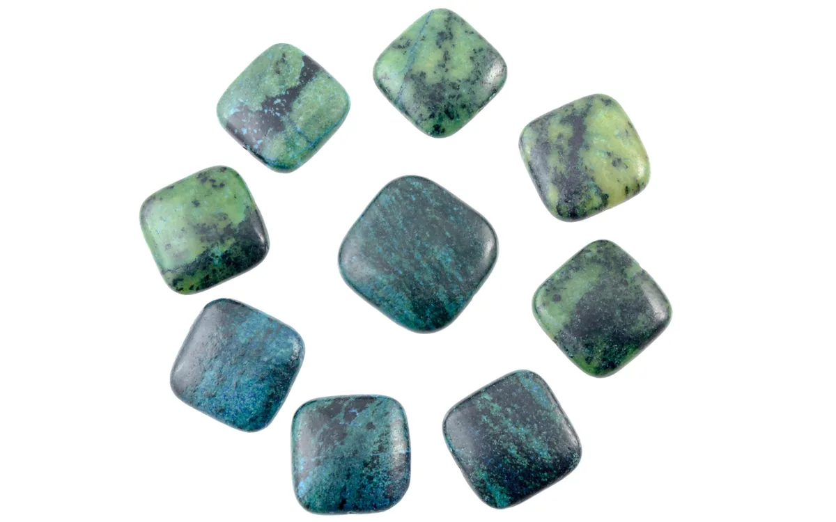 クリソコラとはどんな鉱物？名前の意味や原石の形、マラカイトとの関係