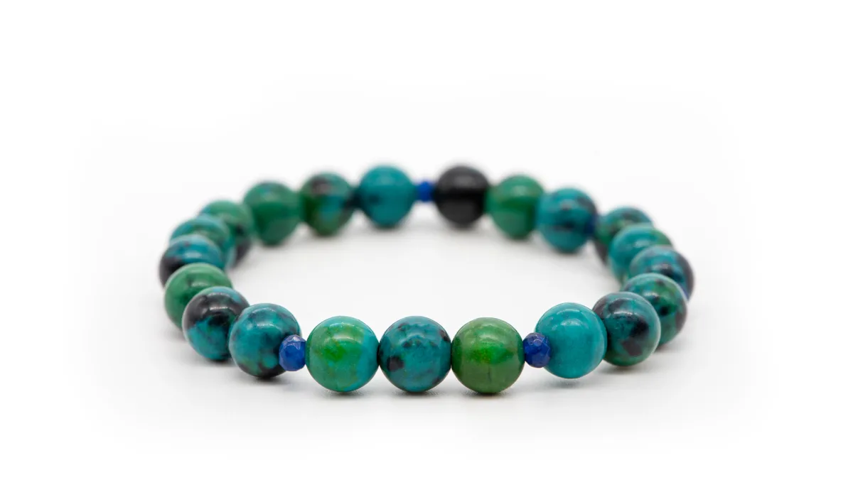 クリソコラとはどんな鉱物？名前の意味や原石の形、マラカイトとの関係