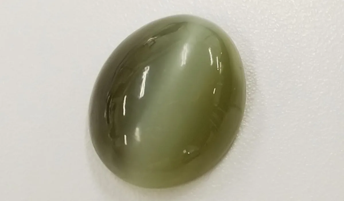 宝石ネフライト｜特徴、歴史、翡翠（ジェダイト）との違いや価値など