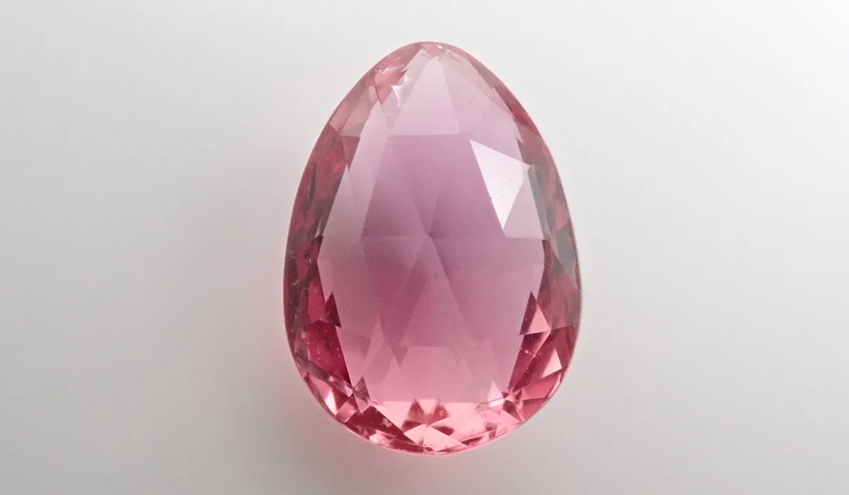 11月の誕生石トパーズは黄金に輝く！？他の色や種類、偽物はあるの