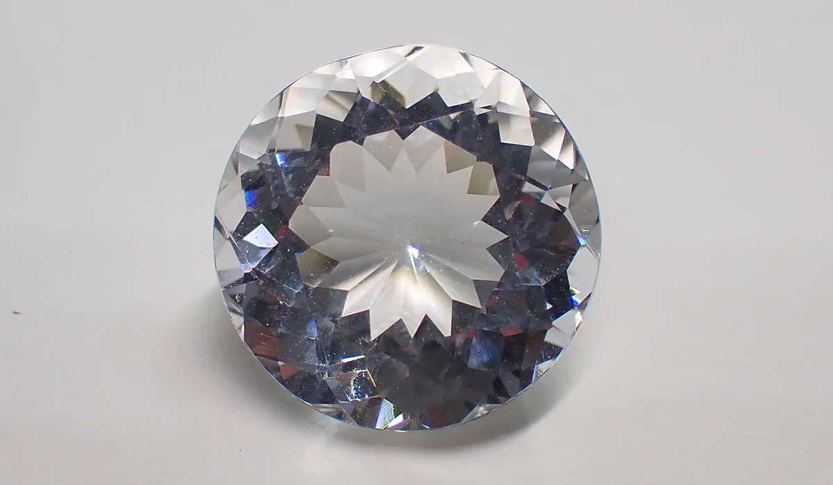 セシウムが採れる宝石ポルサイト ペタライトとの深い関係とは