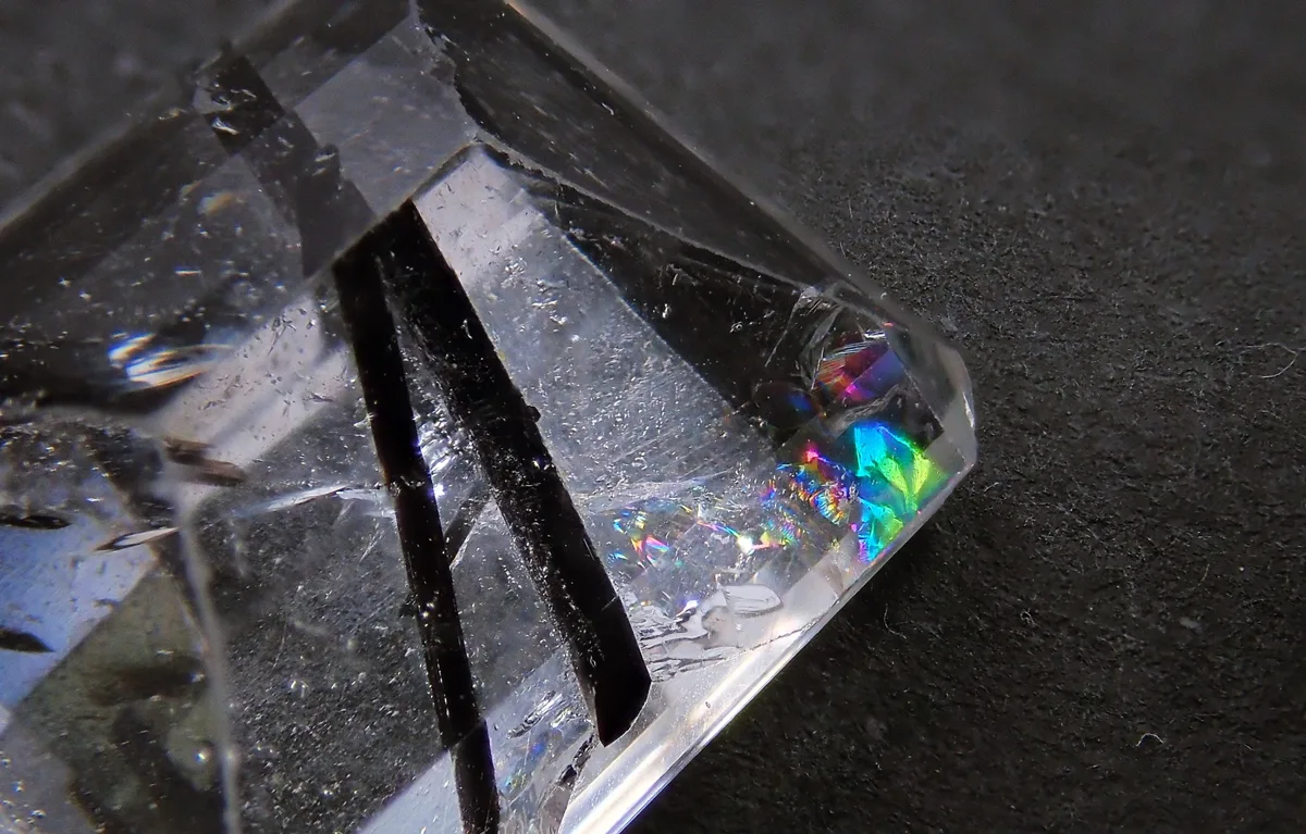 トルマリンインクォーツ（トルマリネイテッドクォーツ）とはどんな宝石