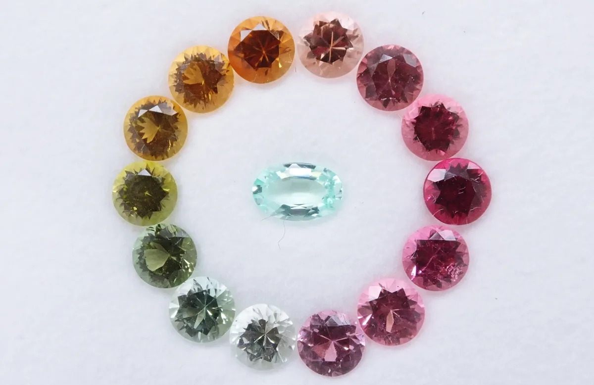豊富な色で虜にさせるトルマリン | カラッツ Gem Magazine