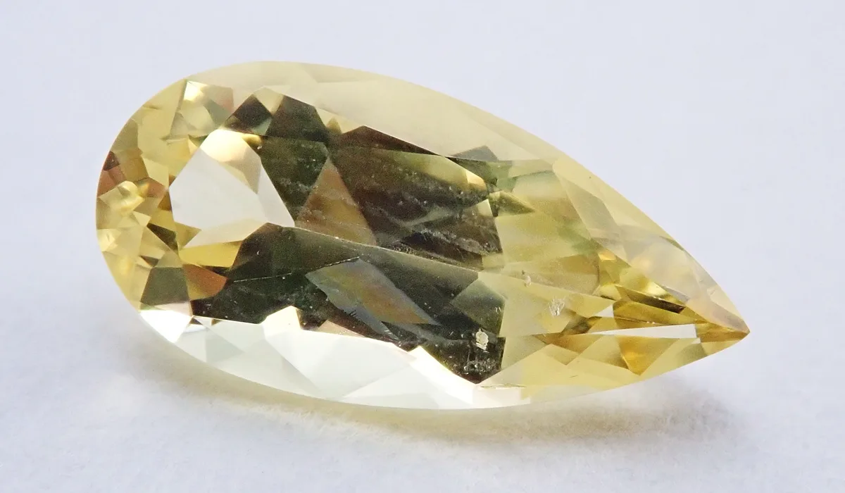 黄色・黄金色に輝く宝石10選｜イエローサファイア、シトリン