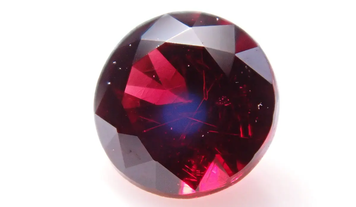 パイロープガーネット｜落ち着いたレッドカラーが魅力 | カラッツ Gem