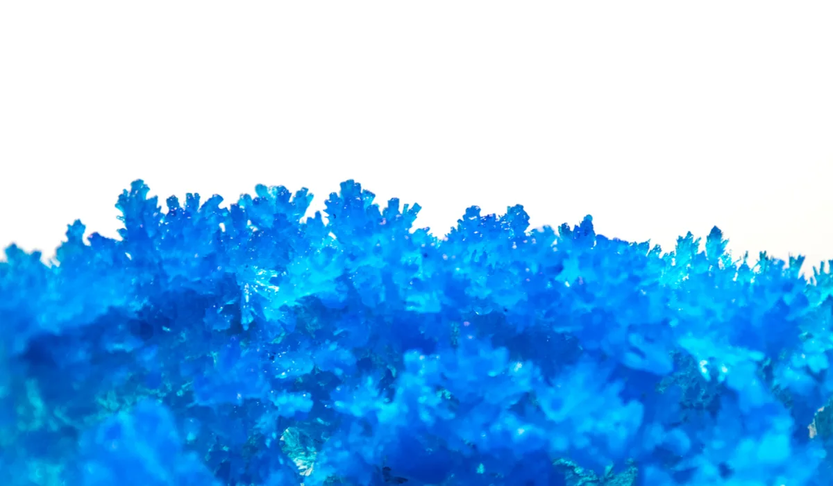 カルカンサイト 標本 青い銅の花といわれる カルカンサイト | カラッツ Gem Magazine