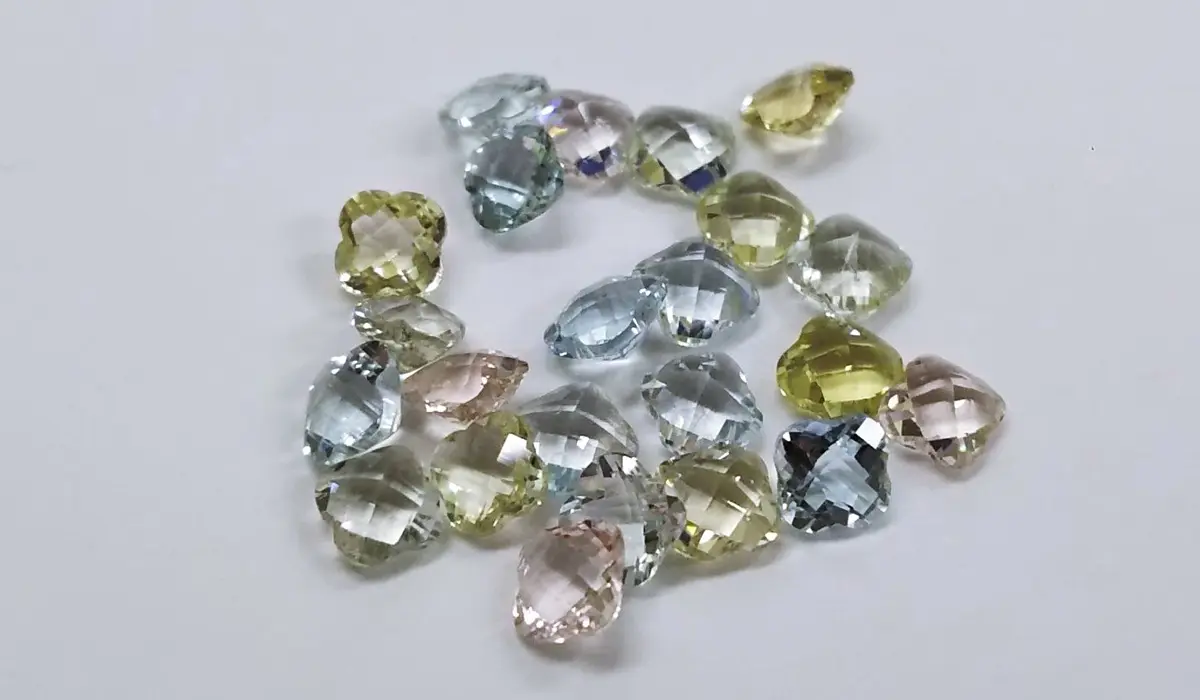 ベリルの女王レッドベリルの魅力とその価値 | カラッツ Gem Magazine