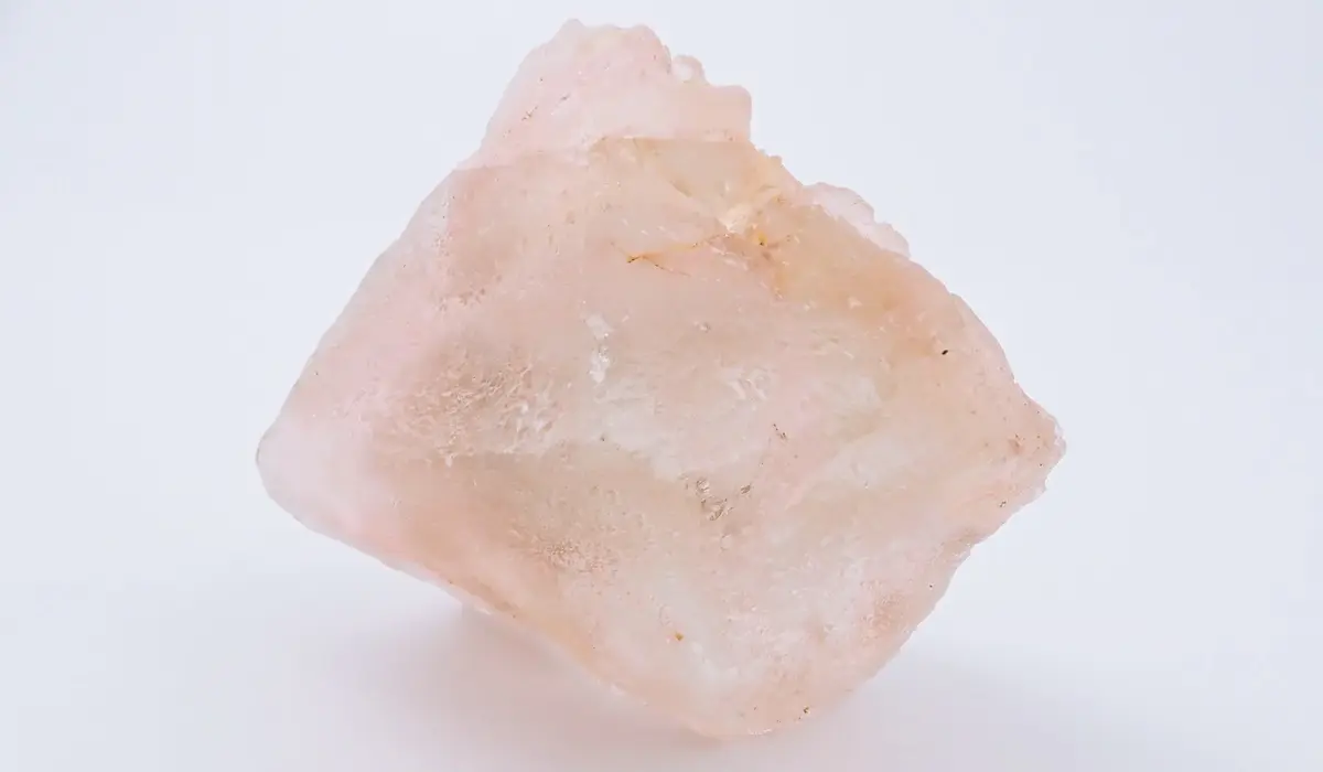 フローライト 結晶 原石 フローライトの魅力｜特徴、名前の意味、原石の形、種類など