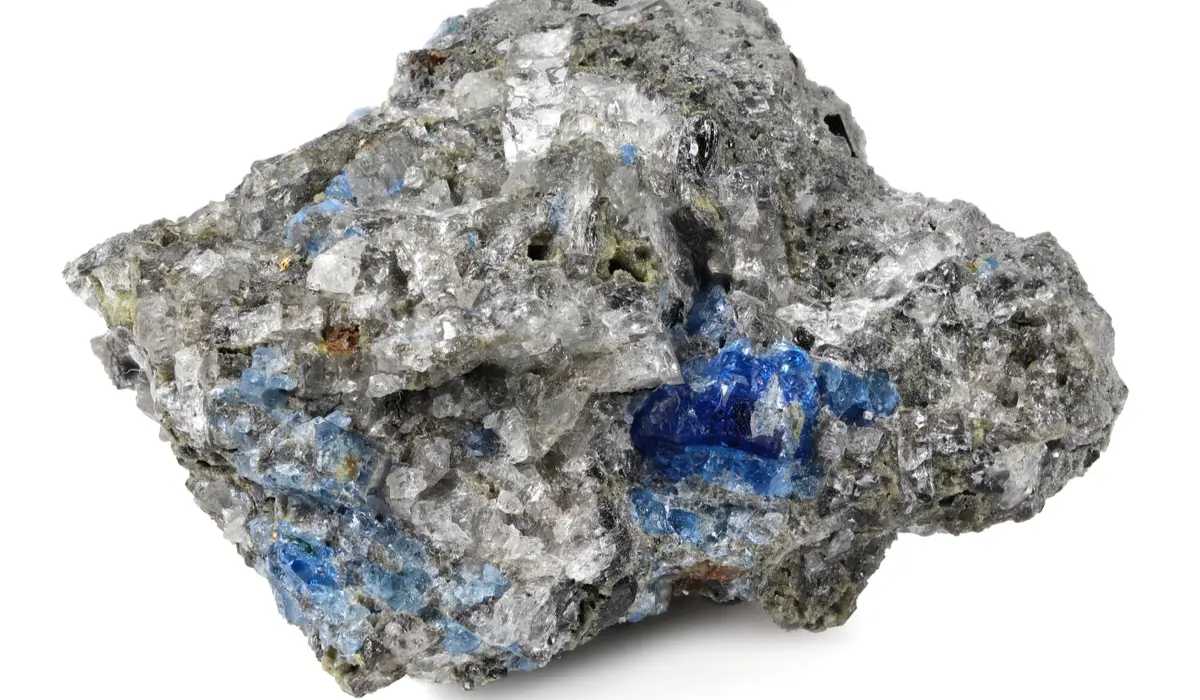 アウイナイトは藍より青い！？その美しさのヒミツとは | カラッツ Gem