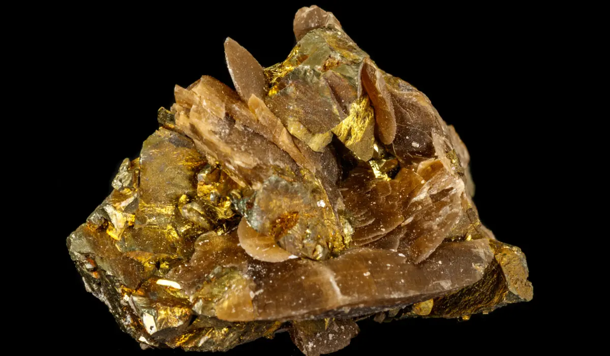 鉄鉱石シデライト｜特徴、原石の形、宝石として出回ることはある