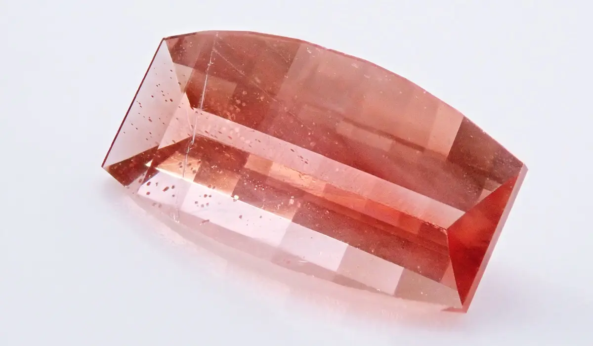 赤い宝石10選｜ルビー、レッドダイヤモンド、アルマンディンガーネット