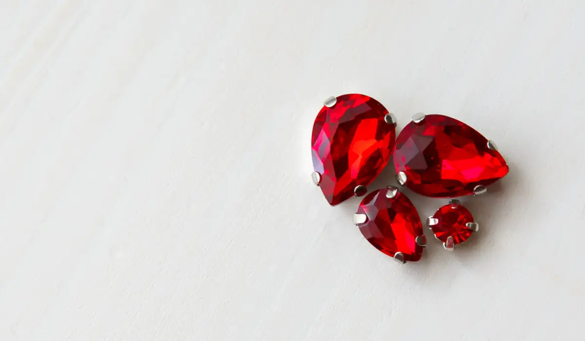 ピジョンブラッドルビーは何が違う？｜色、産地、価値、有名な