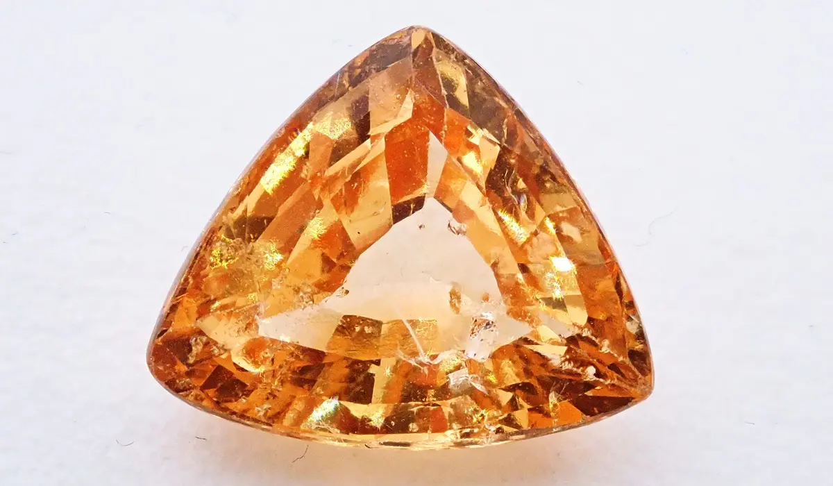 グロッシュラーガーネットとは｜色は？種類は？価値が高いのは