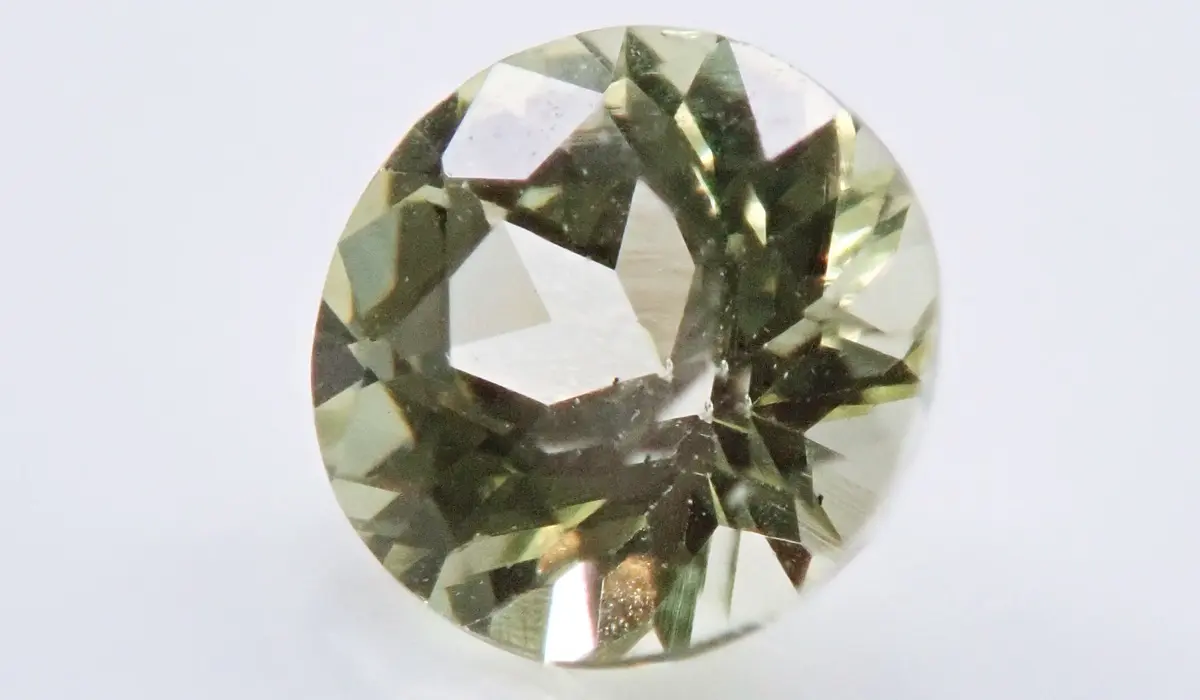 グロッシュラーガーネットとは｜色は？種類は？価値が高いのは