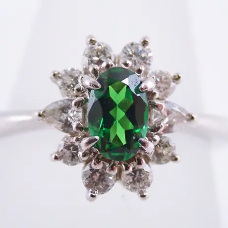 グロシュラー　ガーネット グロッシュラーガーネットの宝石：特性、意味、価値など