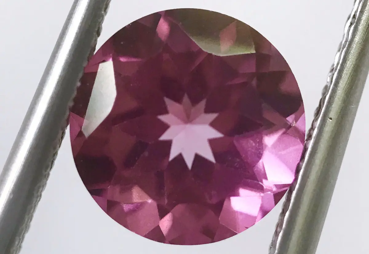 偽物として売られている宝石たちとその見分け方 | カラッツ Gem Magazine