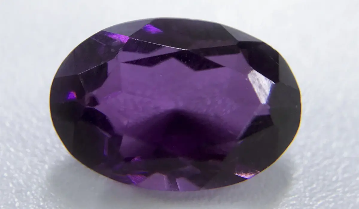 偽物として売られている宝石たちとその見分け方 | カラッツ Gem Magazine