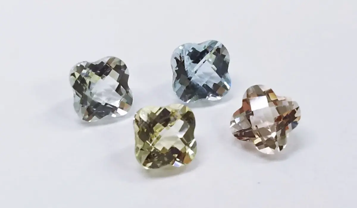 5月の誕生石エメラルドを徹底解説｜産地別特徴、価値、処理、偽物の
