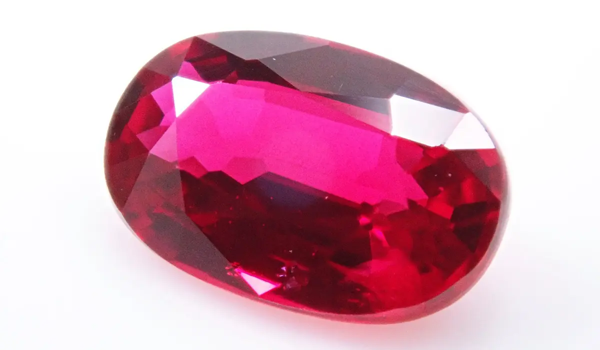 ルビーの価値基準と選び方のポイント ルースとジュエリーで変わる カラッツ Gem Magazine