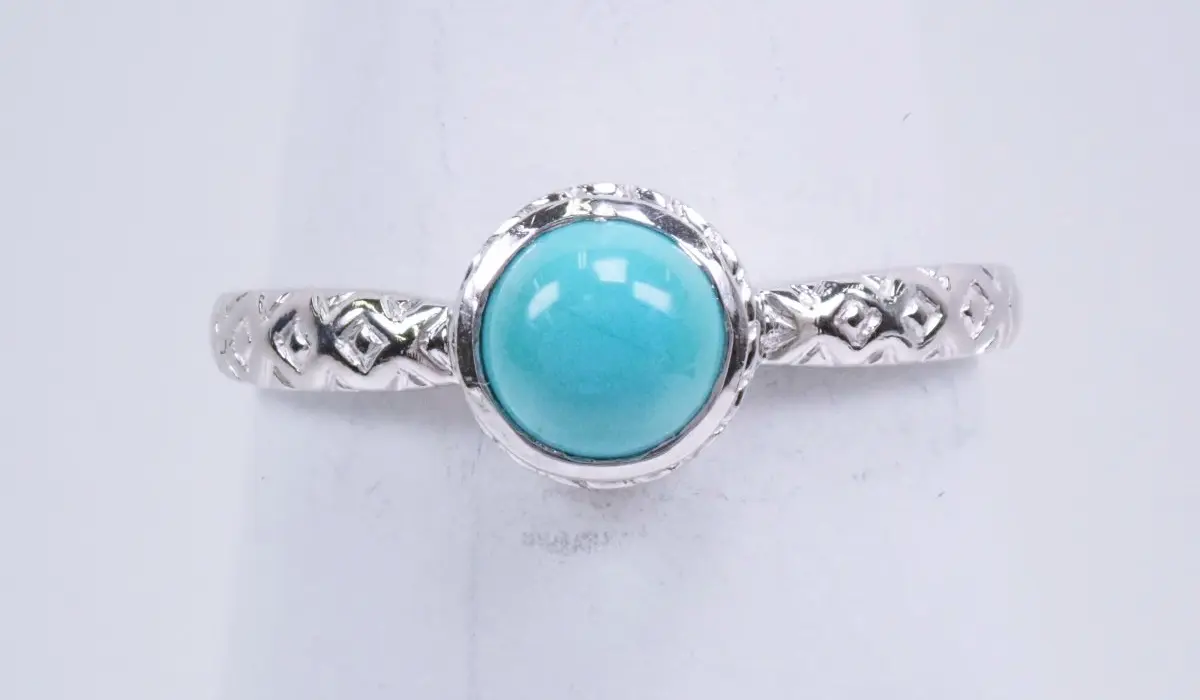 ターコイズ（トルコ石）の産地別特徴、価値の違い、原石の形とは