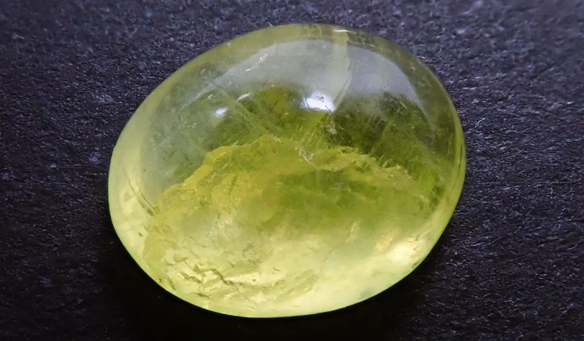 ブルーサイトはどんな宝石？実は身近な鉱物って本当？ | カラッツ Gem