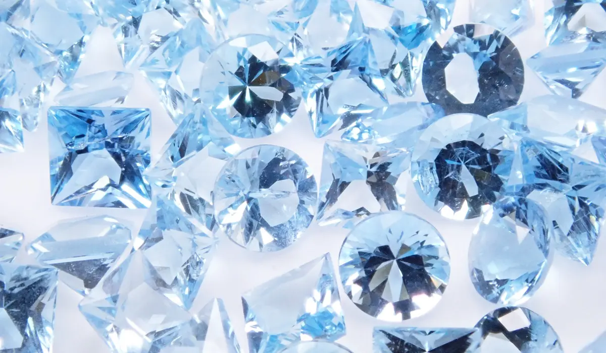 高品質　アクアマリン　月　ムーン　握り石　高騰 ビズー公式】 アクアマリン(3月誕生石) について | 希少石含む多彩な