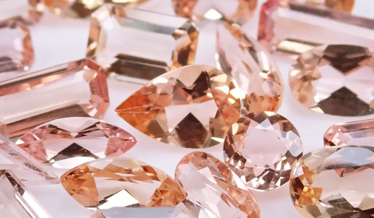 トパーズの価値や価格相場、選び方のポイント｜ルースとジュエリー