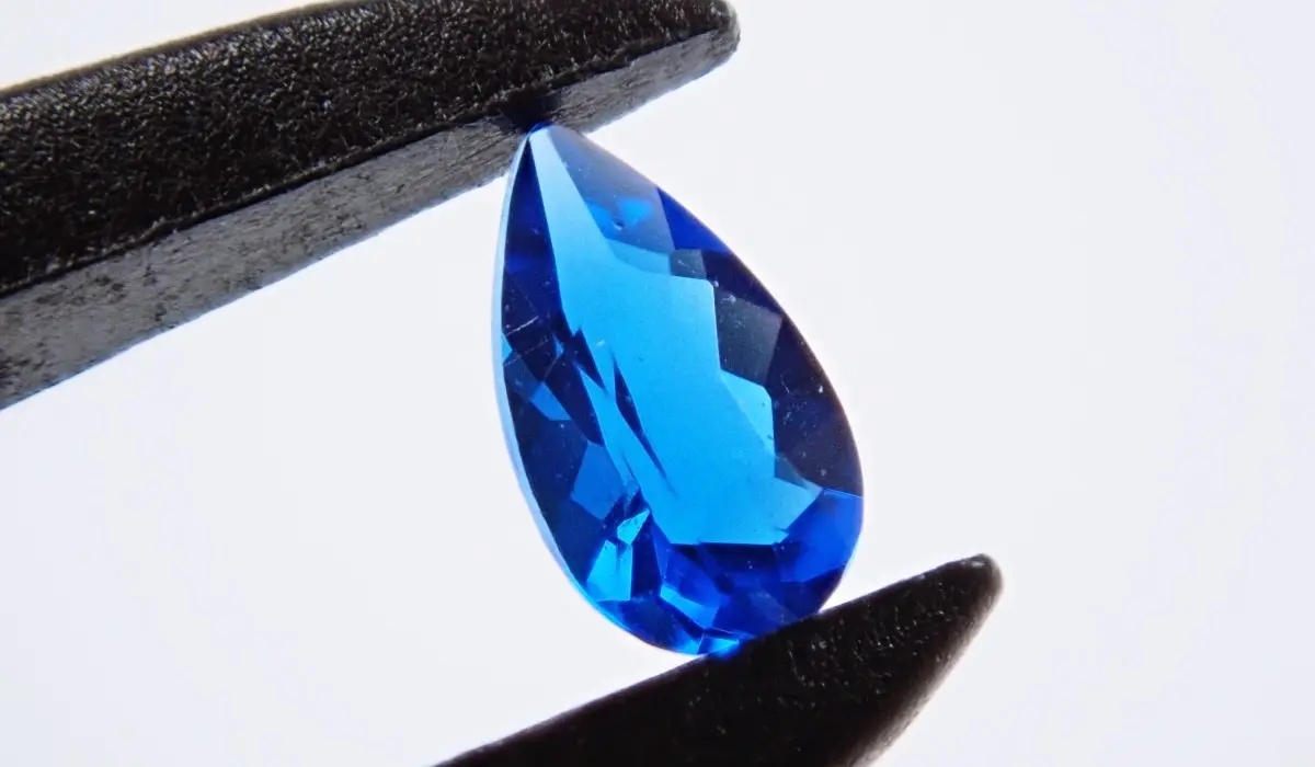 アウイナイトの価値や価格相場、選び方のポイント｜ルース、ジュエリー