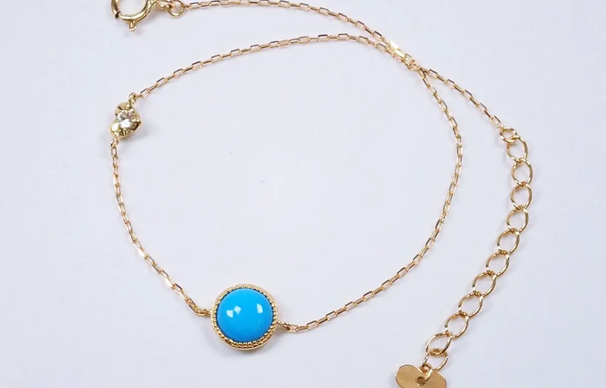 ジュエリーとは？アクセサリーとの違いや種類について | カラッツ Gem 