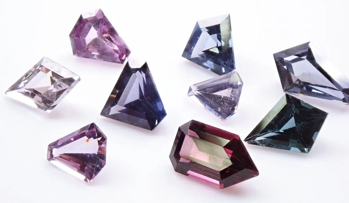 8月の誕生石「ペリドット」「スピネル」「サードオニキス」はどんな