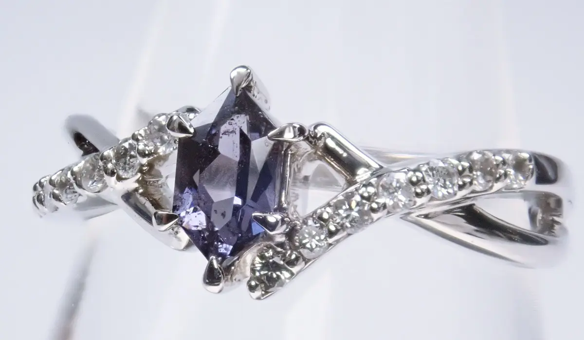 プラチナとは｜性質、産地、歴史、価値など | カラッツ Gem Magazine