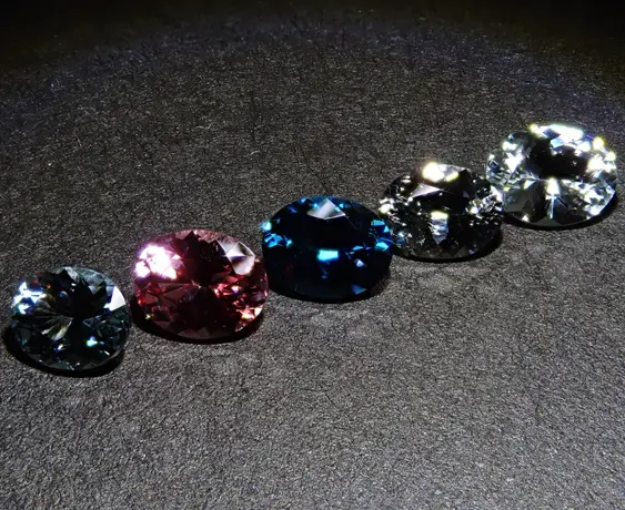 宝石　[本物] アクロアイトはどんな宝石？ホワイトトルマリンとどう違う