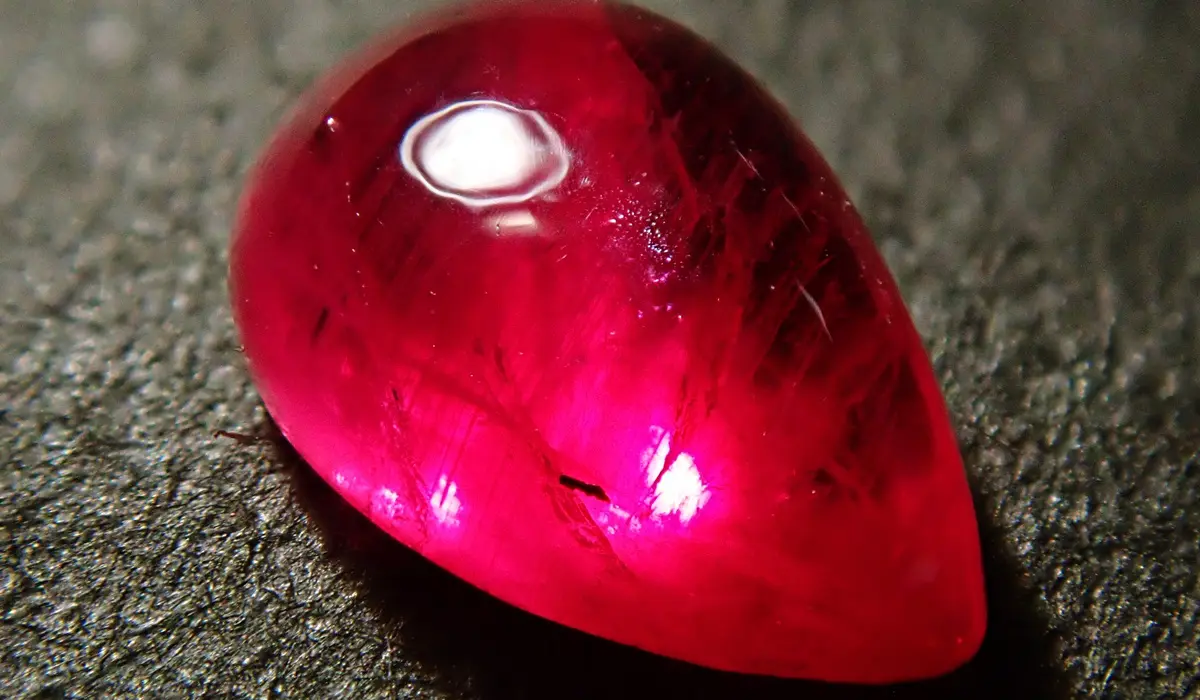 再販困難　最高品質　世界四大宝石　幻のグリーンランド産　マゼンタオールドルビー 再販困難 最高品質 世界四大宝石 幻のグリーンランド産 マゼンタオール